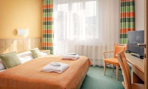 Karlovy Vary se státním voucherem do lázní: Spa Resort Sanssouci **** s až 10 procedurami a wellness + snídaně