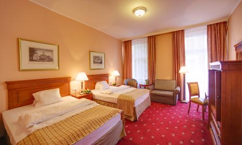 Karlovy Vary: SPA Hotel Lauretta **** s plnou penzí, kávou se zákuskem a až 8 léčebnými procedurami