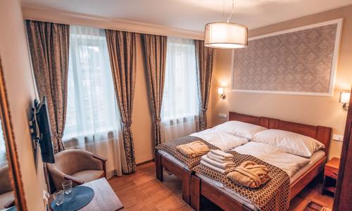 Karlovy Vary v blízkosti kolonád luxusně: Hotel Star **** s koupelí, saunou, masáží a snídaněmi
