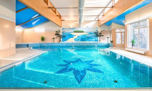 Karlovy Vary v srdci lázeňské zóny: Interhotel Central **** s polopenzí, wellness, procedurami a výhodami
