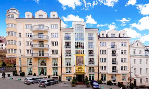 Karlovy Vary ve 4* Spa & Wellness Hotelu Karlsbad Grande Madonna se vstupem do bazénu, procedurami a polopenzí