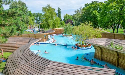 Komárom: Thermál Hotel se snídaní a neomezenými termály + 2 děti zdarma