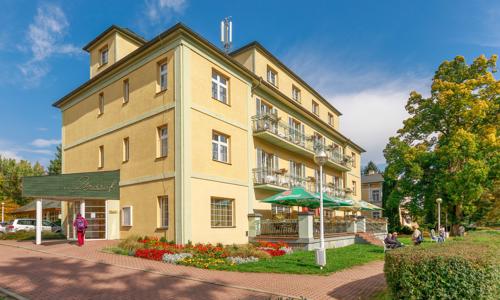 Konstantinovy Lázně: Hotel Jirásek *** s wellness, masáží, solnou jeskyní a akcemi + polopenze