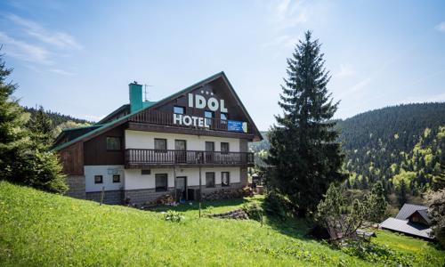 Krkonoše na jaře a v létě: Wellness Hotel Idol *** s polopenzí + solná wellness