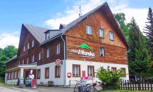 Krkonoše: Pobyt v Hotelu Alfonska *** s polopenzí, all inclusive pivem a vínem k večeři a vyžitím pro děti