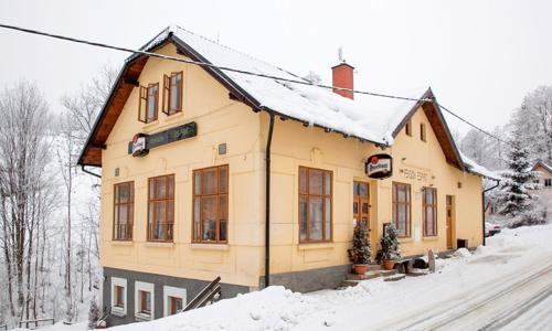Krkonoše: Špindlerův Mlýn v Hotelu Esprit *** s polopenzí, odpolední kávou s dezertem a sportovním vyžitím