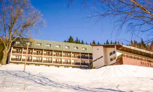 Krkonoše: Špindlerův Mlýn v Hotelu Horní Pramen s polopenzí, kávou se zákuskem, vyžitím a slevami