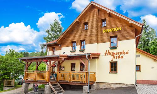 Krušné hory u Karlových Varů: Oblíbený Penzion Hamerská Jizba s chutnou polopenzí