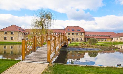 Léto na Křivoklátsku: Hotel Lions *** s polopenzí se zmrzlinou, sportovním vyžitím a 50% slevou na procedury