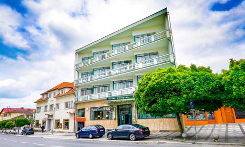 Luhačovice v Hotelu Krystal *** s masáží dle výběru a chutnou polopenzí + 30% slevy