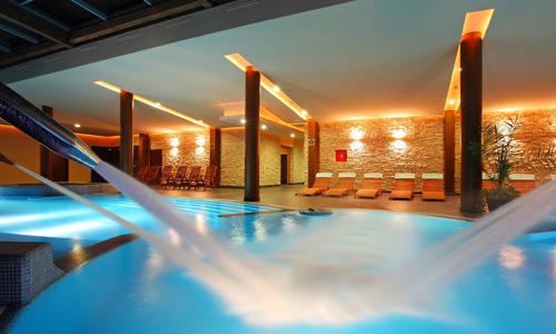 Maďarsko u Balatonu v Anna Grand Hotelu **** s neomezeným luxusním wellness a polopenzí + dítě zdarma