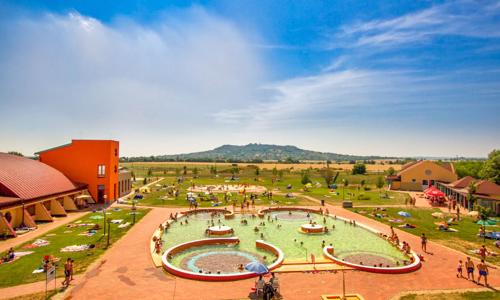 Maďarský Celldömölk u Sárváru: JUFA Vulkan Thermen Resort **** s termálními lázněmi (9 bazénů) + děti zdarma