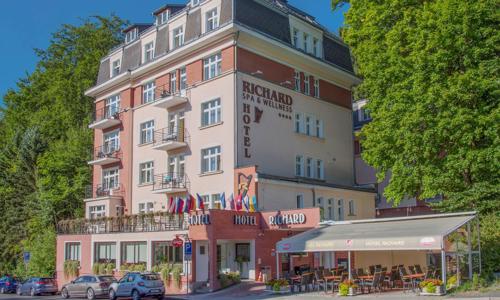 Mariánské Lázně: Hotel Richard **** s neomezeným bazénem, až 4 procedurami, pitnou kúrou a polopenzí