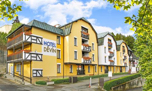 Mariánské Lázně ve Spa Hotelu Děvín *** v pokoji Superior či De Luxe s polopenzí, bazénem a procedurami