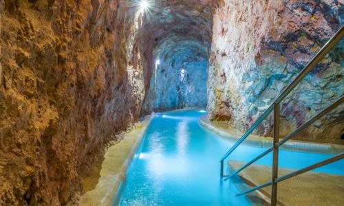 Miskolc jen 10 metrů od jeskynních lázní v Hotelu Fortuna *** s neomezeným wellness, polopenzí a slevami