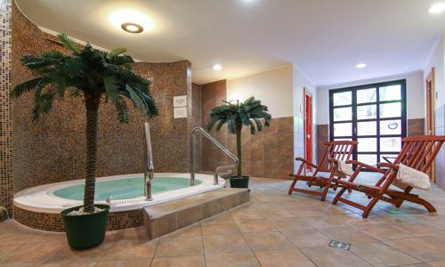 Miskolc v Hotelu Kitty *** se vstupem do jeskynních lázní vzdálených 100 m, neomezeným wellness a polopenzí