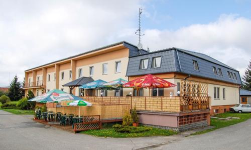 Moravský kras v Hotelu Vrchovina *** s polopenzí, welcome drinkem a vínem + dítě zdarma