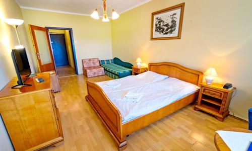 Piešťany: seniorský pobyt v Hotelu Satelit *** s polopenzí a až 5 procedurami