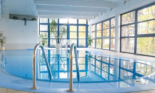Písek: Interhotel America **** se snídaněmi, večeří, bazénem, saunami + slevy