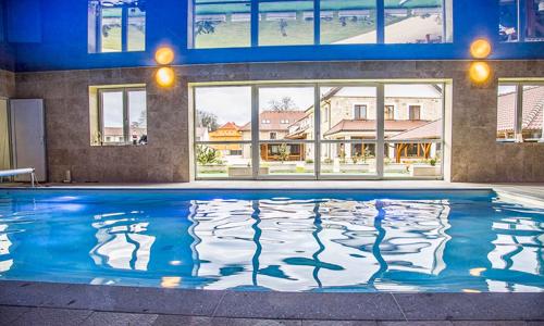Pobyt na Křivoklátsku v Hotelu Lions *** s neomezeným wellness, procedurami a polopenzí se zmrzlinovým bufetem