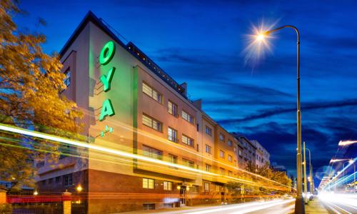 Pobyt přímo v centru Prahy v elegantním Hotelu Oya *** se snídaněmi, slevou do restaurace a odvozem z nádraží