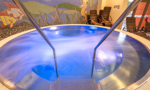  Podhájská: Penzion Podhájčanka se vstupem do wellness Aquamarín, slevami a polopenzí + dítě do 10 let zdarma