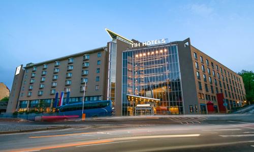 Praha nedaleko centra luxusně v Hotelu NH Prague City **** se snídaní a BBQ večeří na terase + dítě zdarma
