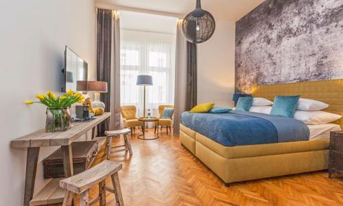 Praha přímo v samém centru v luxusním Hotelu Antik **** se snídaněmi formou bufetu a láhví sektu