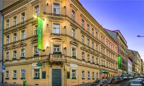 Praha v centru u hlavního nádraží v Hotelu U Tří korunek  **** se snídaněmi a překvapením + dítě zdarma