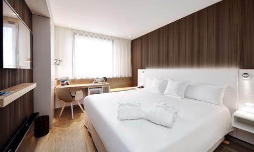 Praha v klidné části nedaleko Vyšehradu v Hotelu Occidental Praha **** s welcome drinkem, snídaněmi + fitness