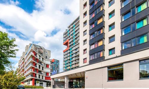 Praha v moderním hotelu A&O Praha Rhea se snídaní a dětmi do 17,9 let zdarma