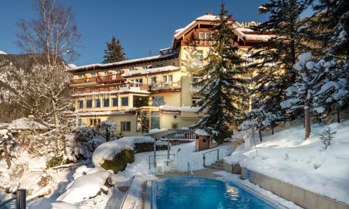 Rakouské Alpy v Hotelu Alpenblick *** s bohatým wellness, termálním bazénem, vyžitím a polopenzí