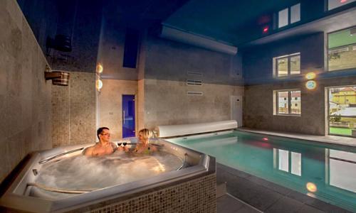 Rakovnicko: Luxusní Hotel Lions s all inclusive a neomezeným wellness s bazénem