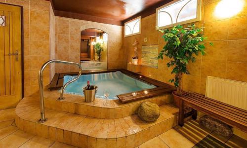 Špindlerův Mlýn: Jaro v Alpském Hotelu ***+ s neomezeným wellness, masáží, polopenzí a dalšími výhodami