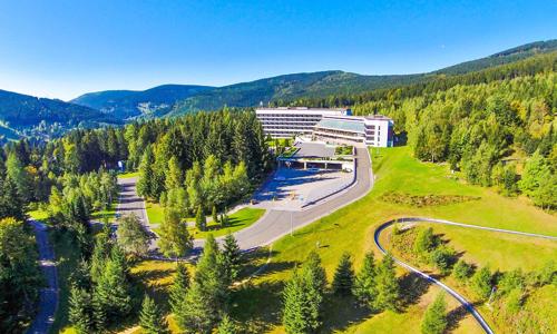 Špindlerův Mlýn: Wellness pobyt v horách v Harmony Club Hotelu **** s neomezeným bazénem, saunou a polopenzí
