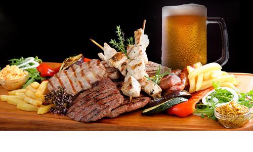 Steakový mix grill včetně příloh a skvělých omáček pro 2 osoby