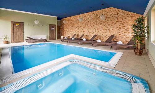 Střední Čechy pod horou Říp v Hotelu Amálka *** se vstupem do infrasauny, slevou a polopenzí
