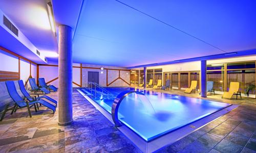 Šumava luxusně: Hotel Resort Relax **** u Lipna s vlastní pláží, wellness a bazénem + další výhody a polopenze