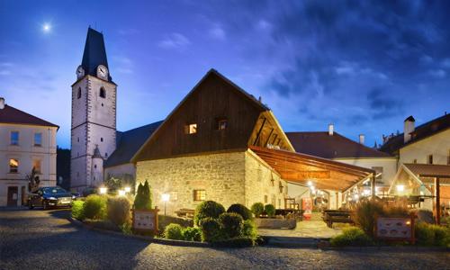 Šumava pod hradem Rožmberk: Gurmánský pobyt v Hotelu U Martina *** se slavnostní večeří a dárky + snídaně