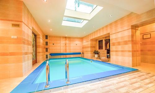 Trenčianske Teplice: Hotel Most Slávy *** s polopenzí, wellness a bazénem Grand