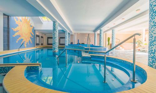 Trenčianske Teplice ve Vile Anna **** s polopenzí, wellness a bazénem Grand