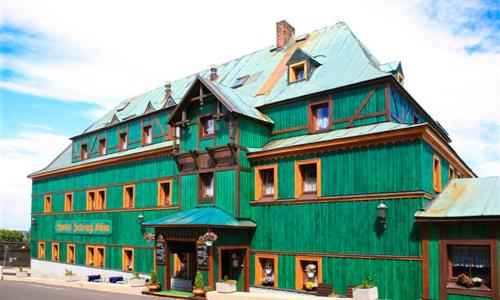 V srdci Krušných hor: Hotel Zelený Dům *** se zapůjčením trekových holí, vínem, odpolední kávou a polopenzí