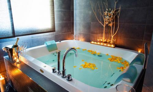 Valašské Meziříčí: rodinný Hotel Abácie **** s polopenzí, wellness a bowlingem