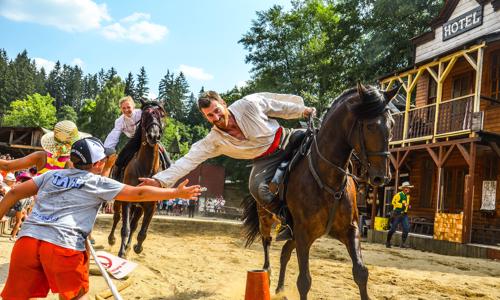 Vysočina: Pobyt plný zábavy a zážitků v Resortu Šikland s polopenzí a neomezeným vstupem do Šiklova mlýna