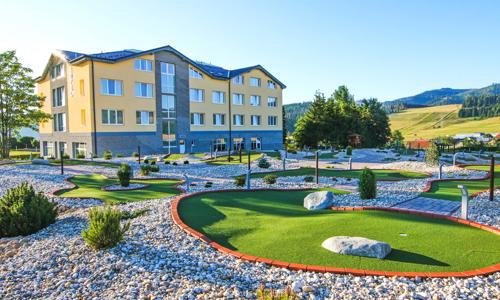 Vysoké Tatry: Léto v Hotelu Končistá **** s parádním wellness a bazénem s výhledem na hory + chutná polopenze