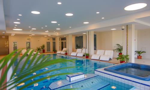 Vysoké Tatry u ski areálů v Hotelu Končistá **** s bazénem s výhledem na hory + snídaně a 20% sleva na skipas