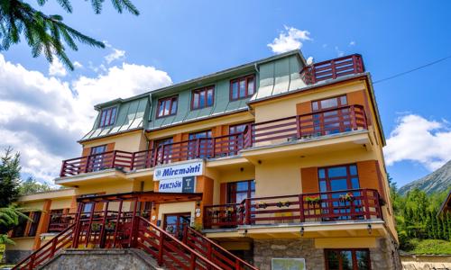Vysoké Tatry ve studiu s kuchyňkou v Miramonti Resortu *** s láhví vína, cestováním električkou a pojištěním