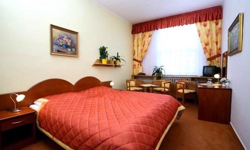 Zlín: Hotel Baťov *** u Baťova kanálu s polopenzí a vstupem do ZOO Lešná